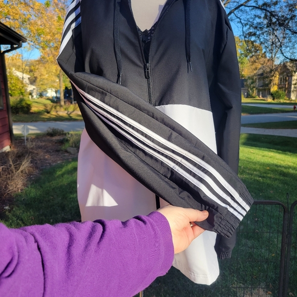 NWOT Adidas Long Sleeved Nylon Windbreaker Jacket - 2X - Picture 3 of 10